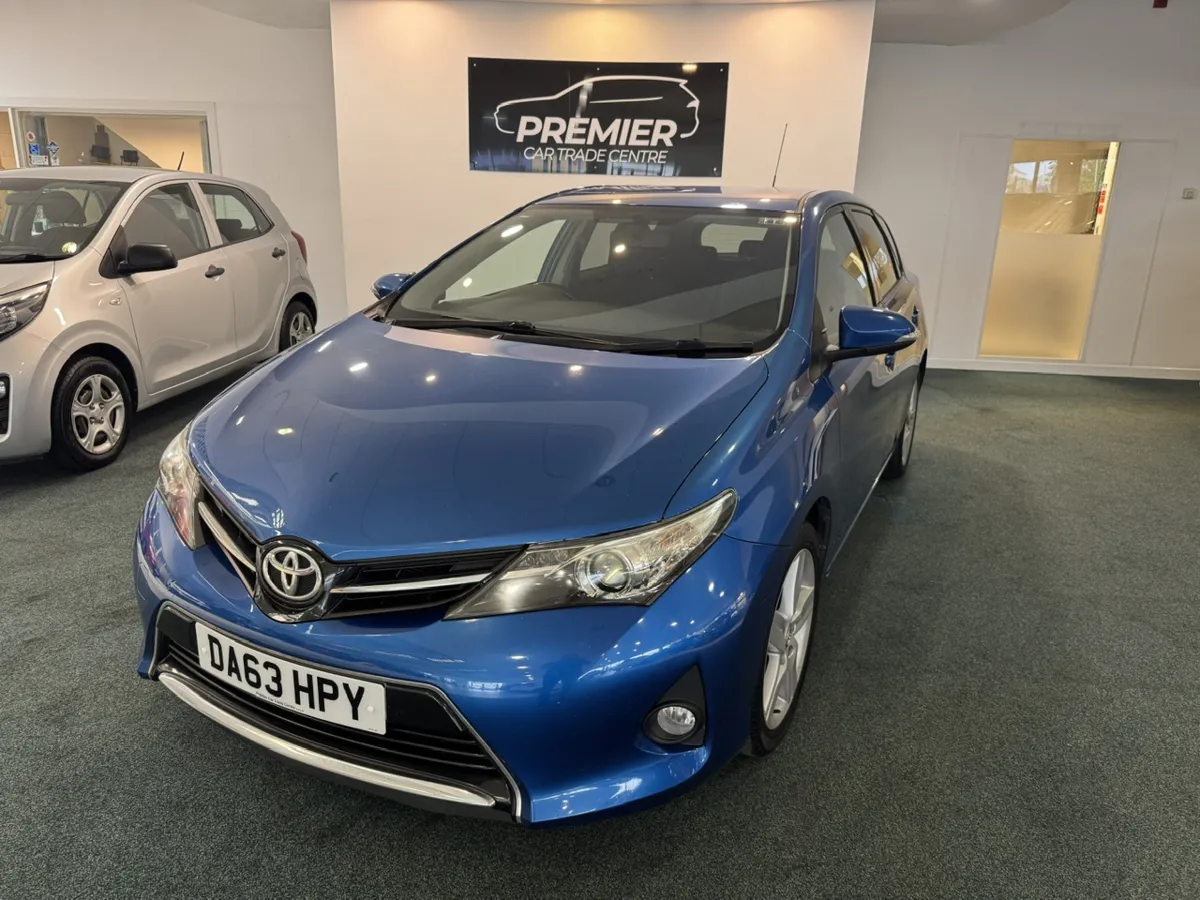 TOYOTA AURIS